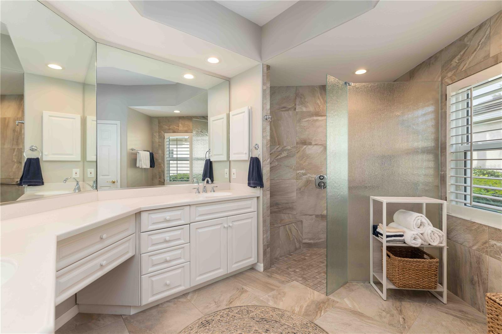 Image 20 of 45 For 5149 Far Oak Circle