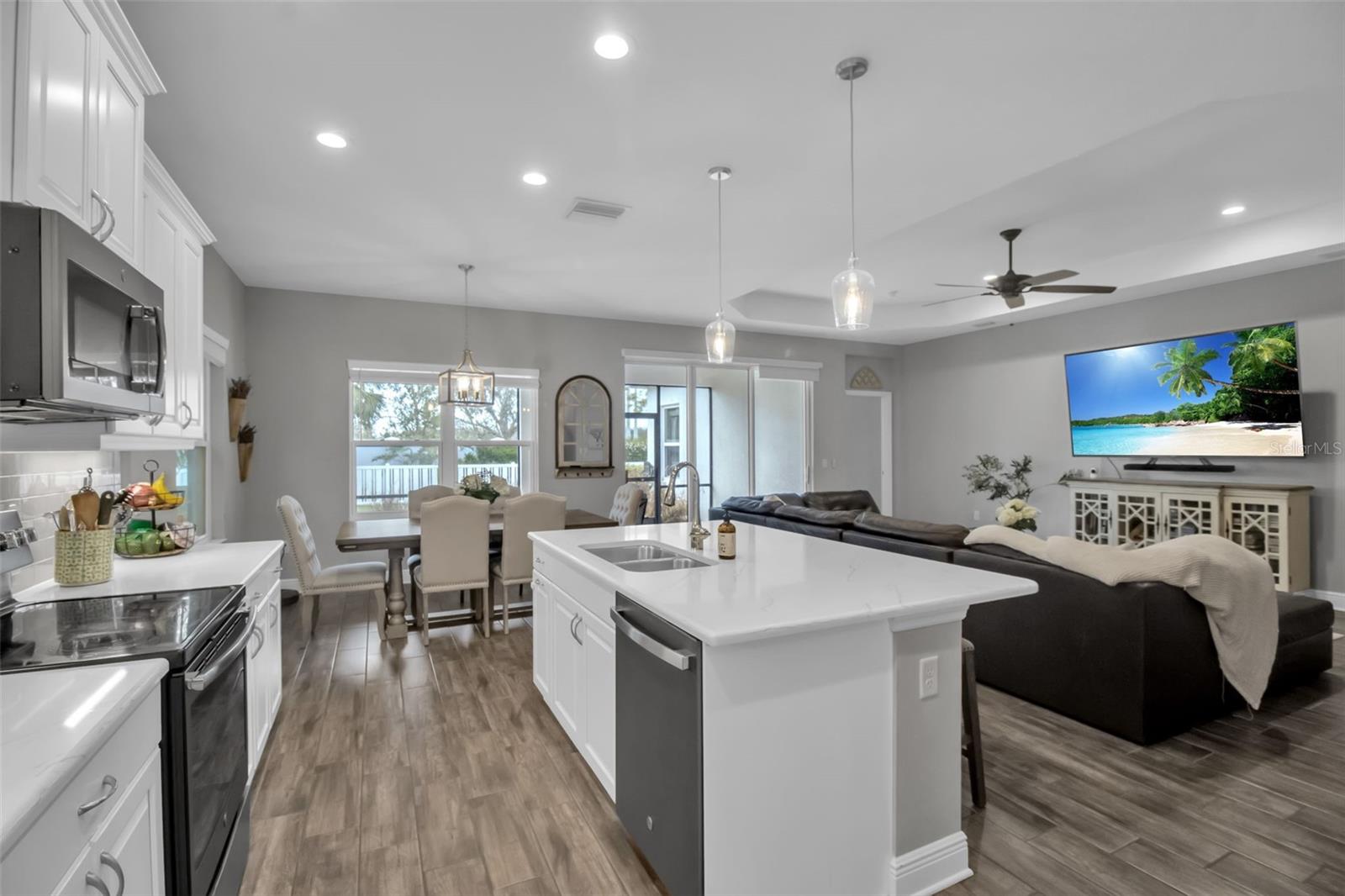 Image 14 of 49 For 7798 Ridgelake Circle