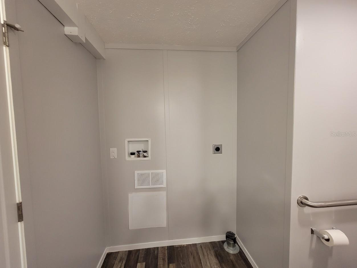 Image 19 of 48 For 5700 Holiday Park Boulevard