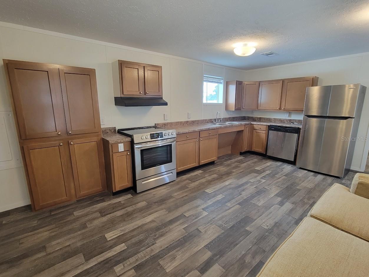 Image 3 of 48 For 5700 Holiday Park Boulevard