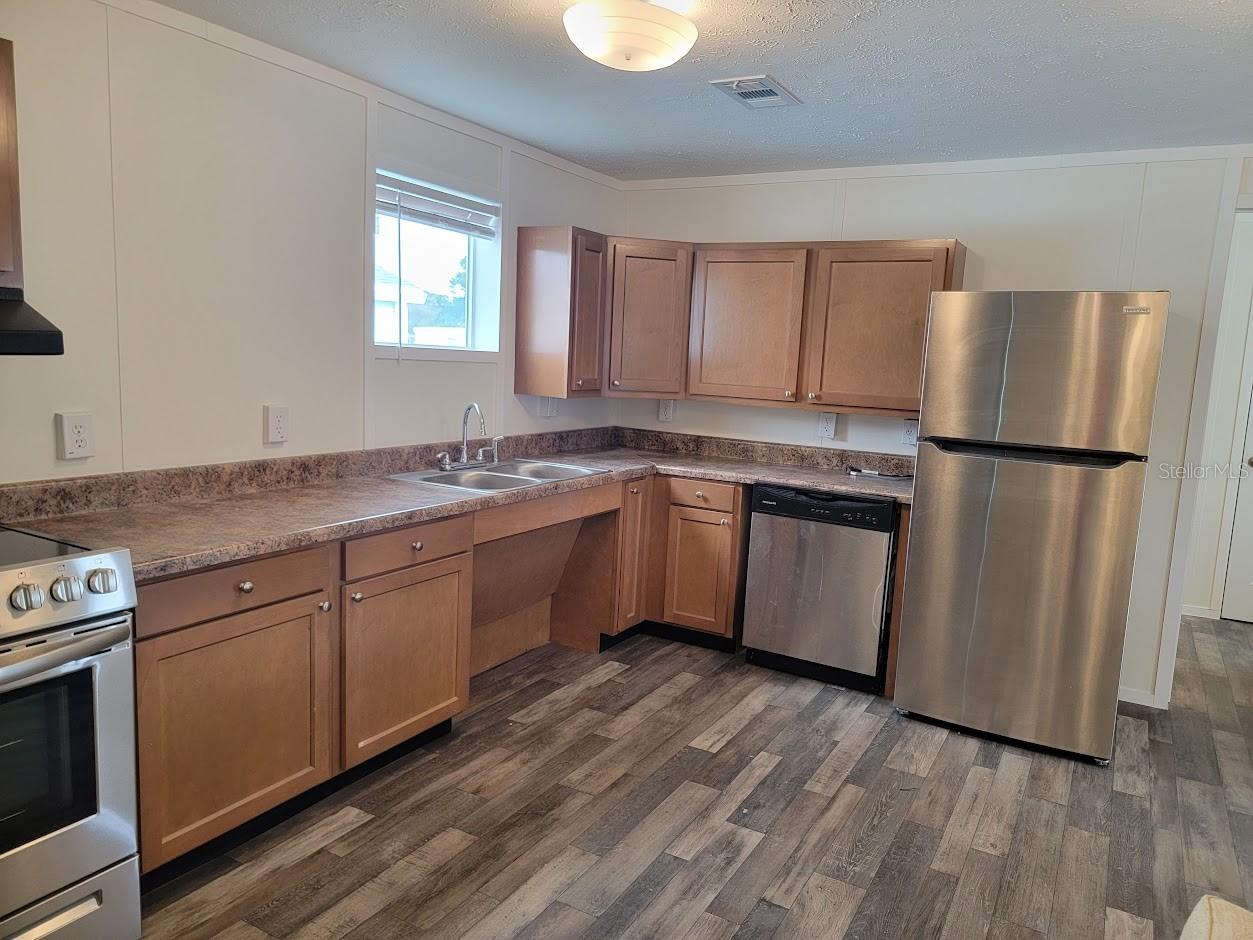 Image 6 of 48 For 5700 Holiday Park Boulevard