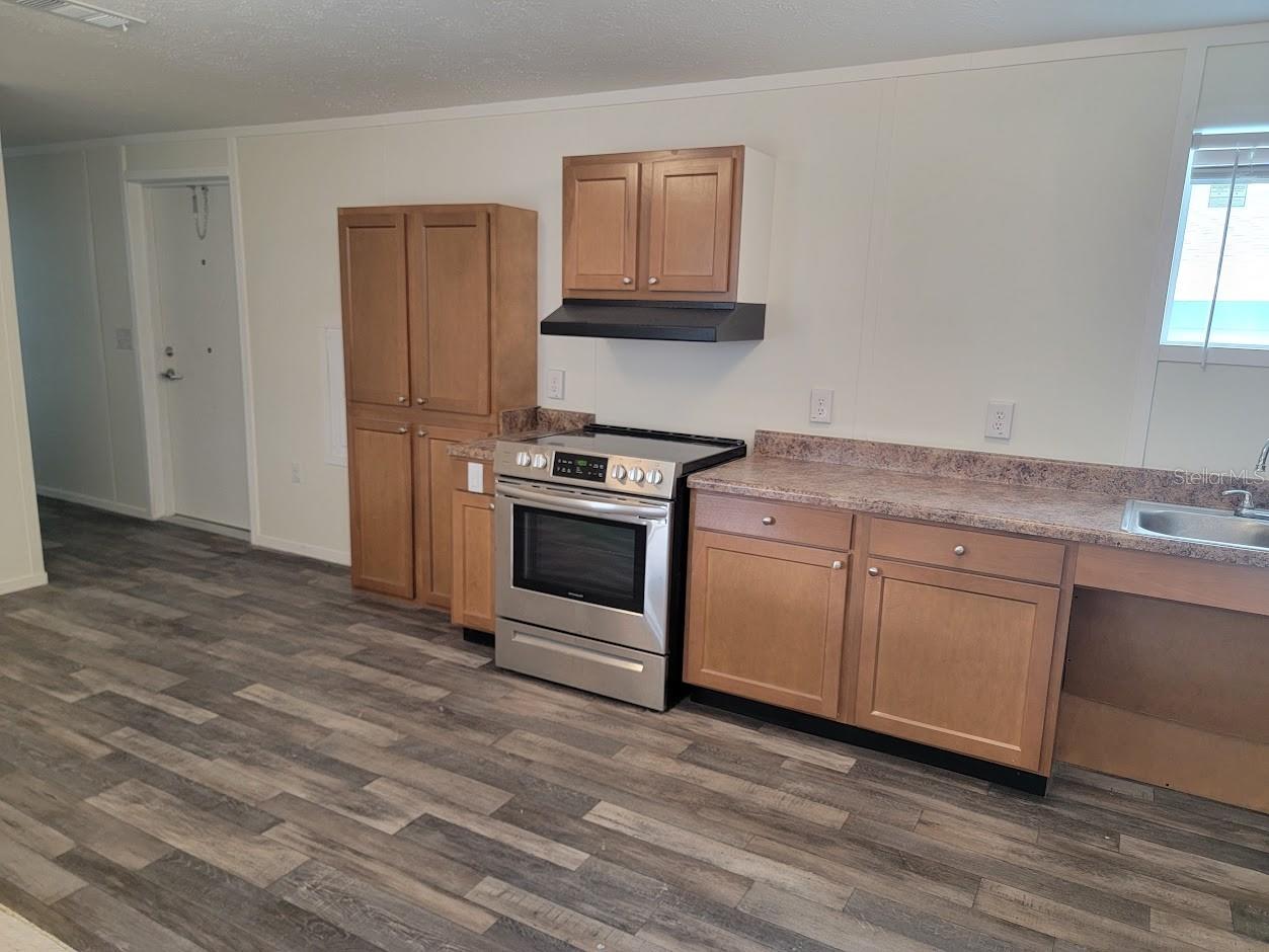 Image 7 of 48 For 5700 Holiday Park Boulevard