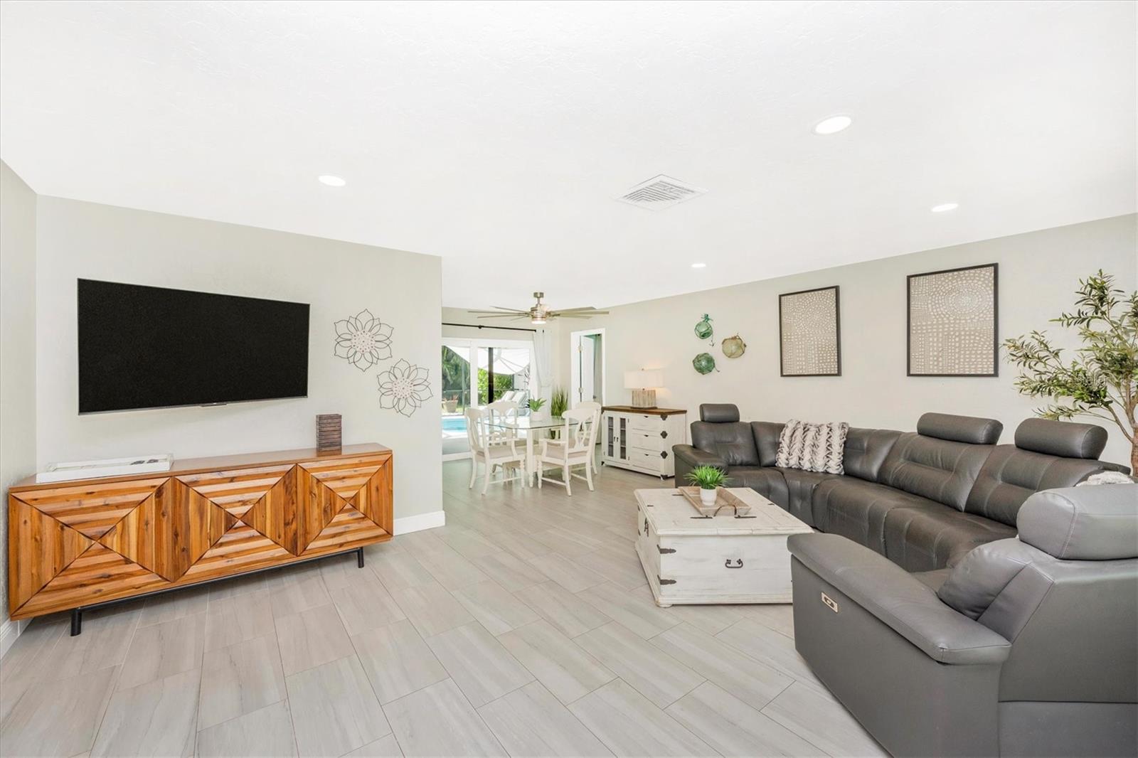 Image 6 of 54 For 2920 Captiva Drive