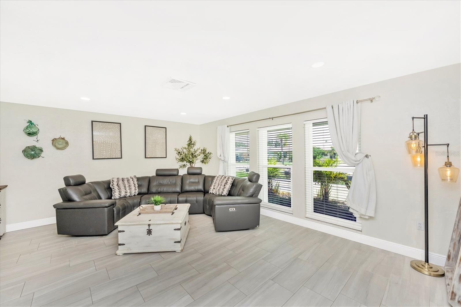 Image 7 of 54 For 2920 Captiva Drive