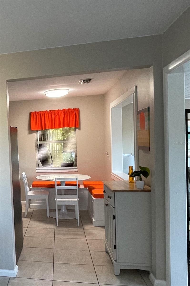 Image 11 of 75 For 828 Tuttle Avenue