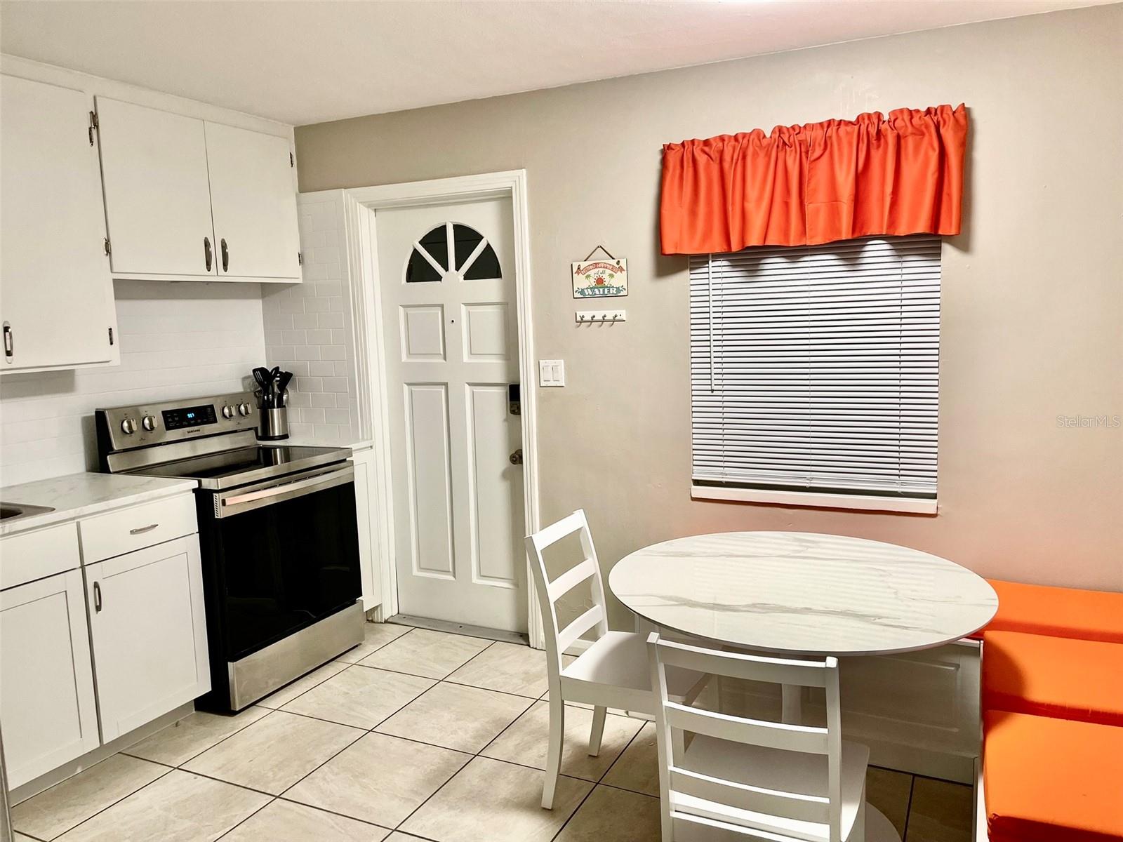 Image 15 of 75 For 828 Tuttle Avenue