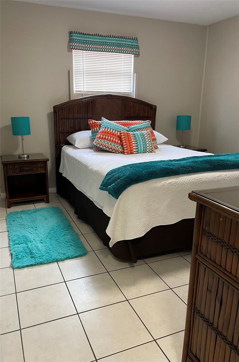 Image 23 of 75 For 828 Tuttle Avenue