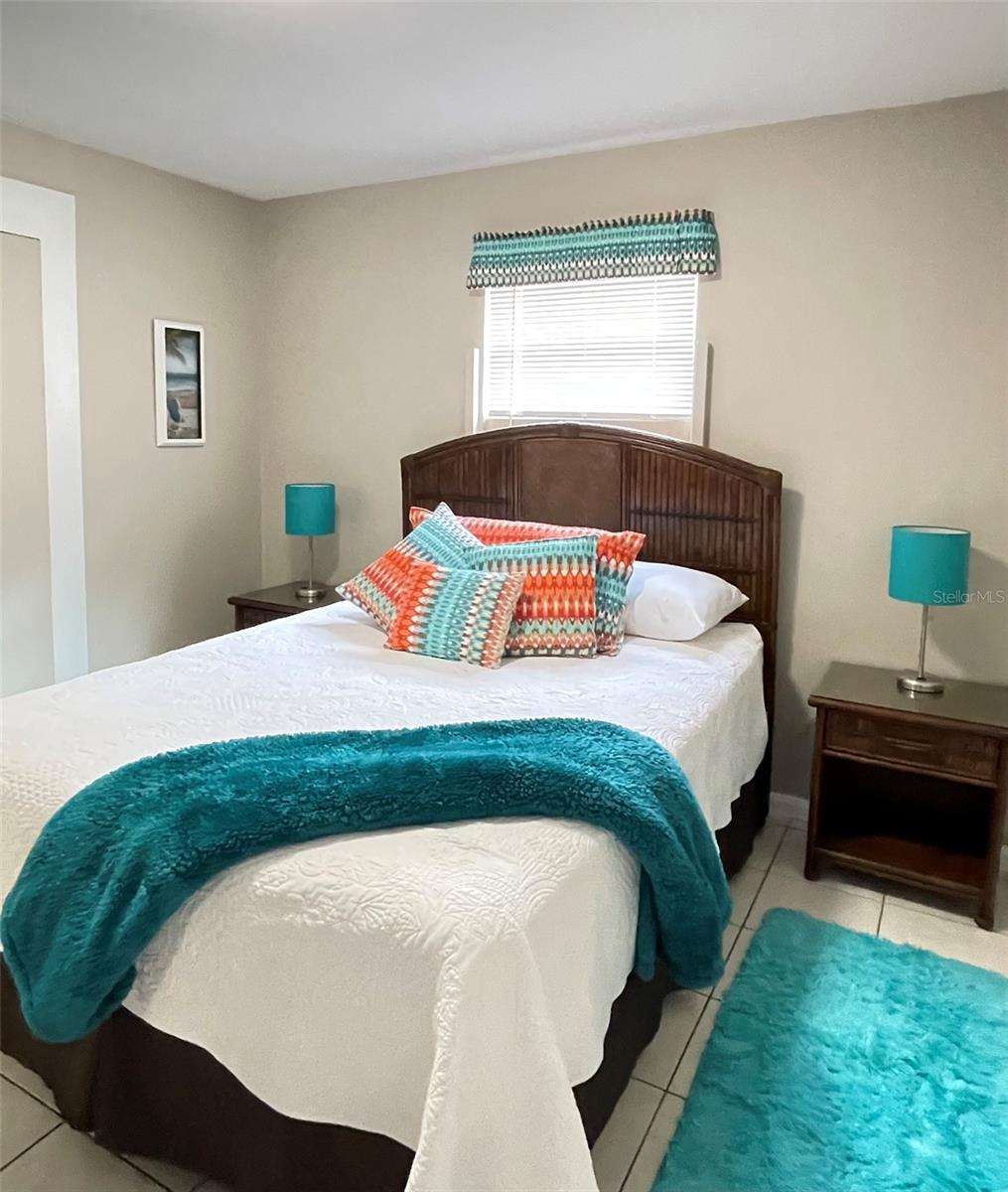 Image 24 of 75 For 828 Tuttle Avenue