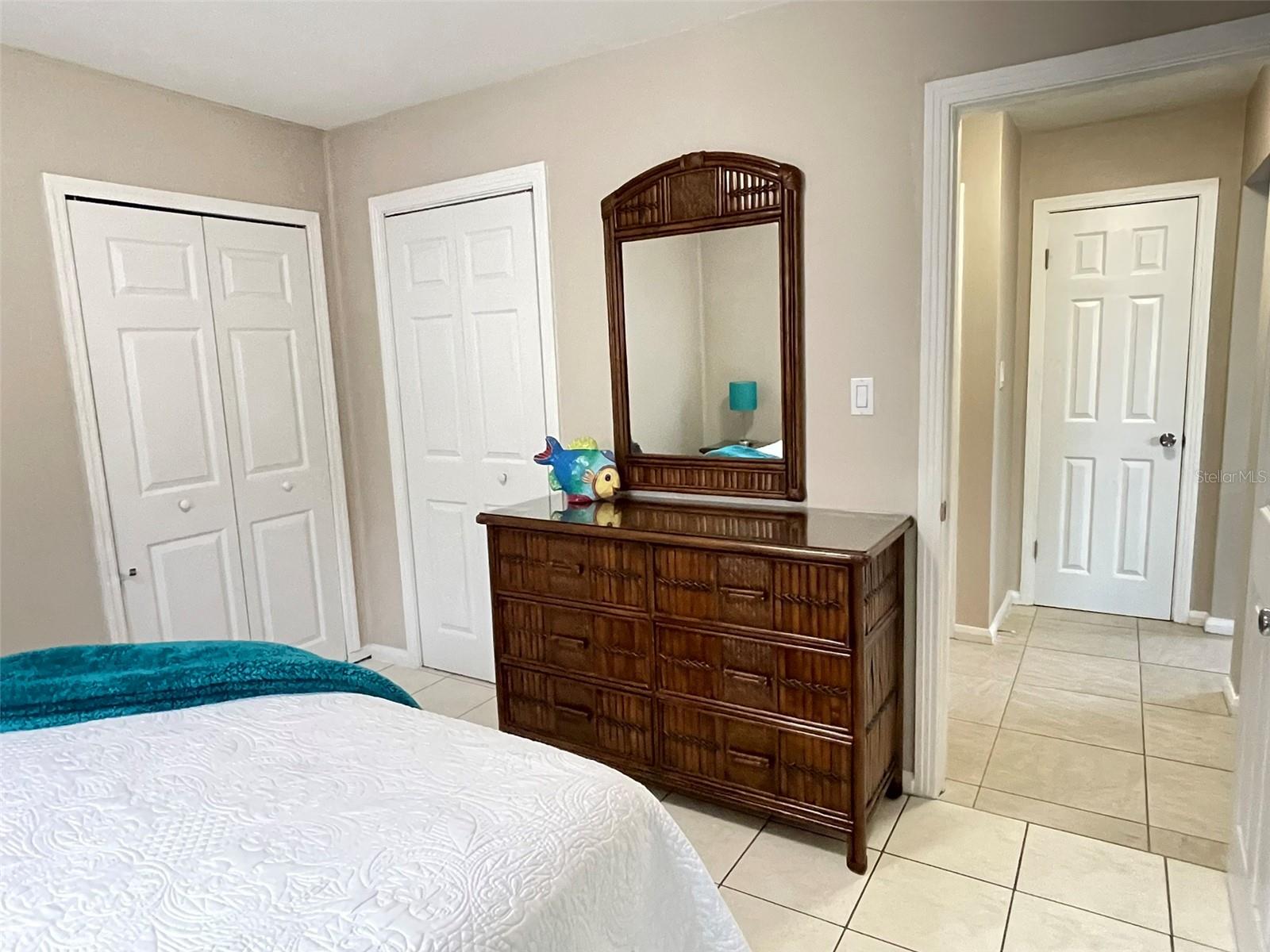 Image 25 of 75 For 828 Tuttle Avenue