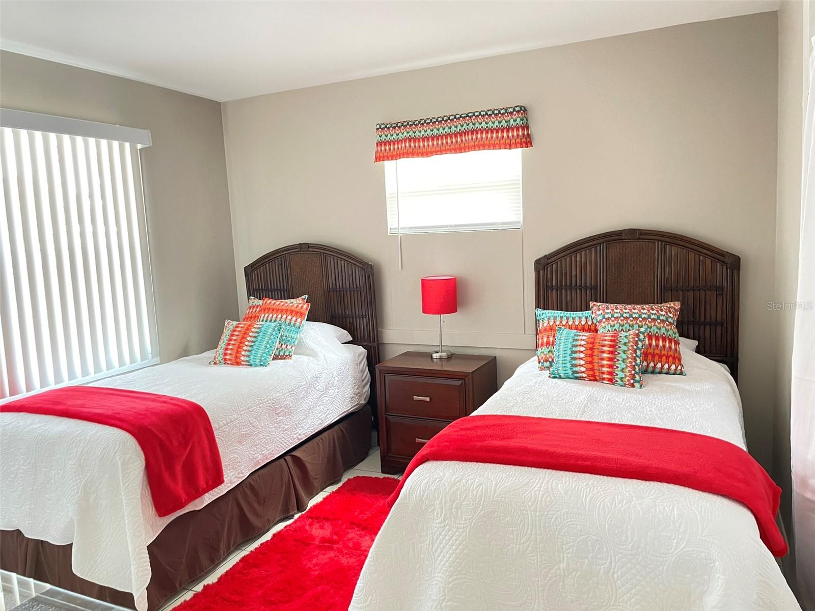 Image 26 of 75 For 828 Tuttle Avenue