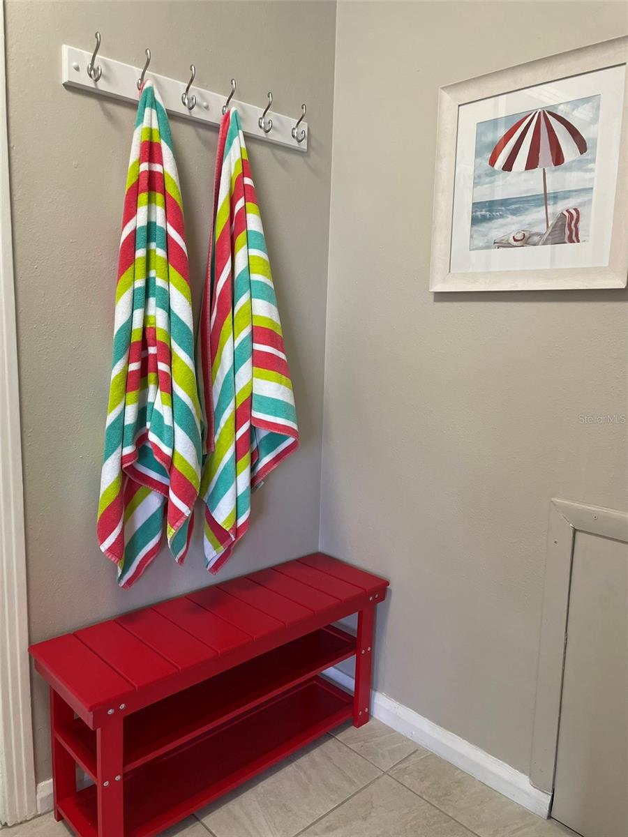 Image 29 of 75 For 828 Tuttle Avenue