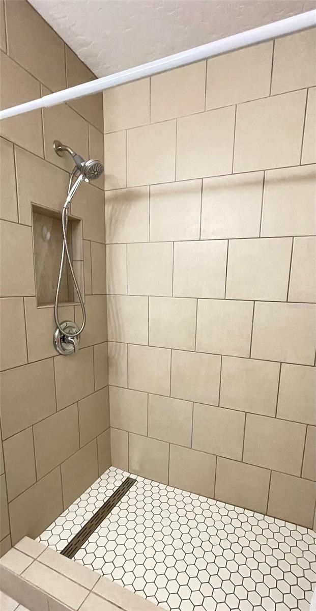 Image 32 of 75 For 828 Tuttle Avenue