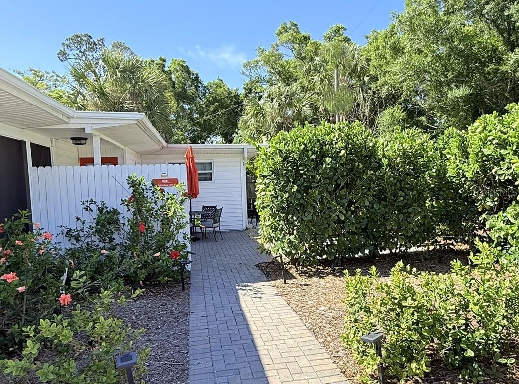 Image 39 of 75 For 828 Tuttle Avenue