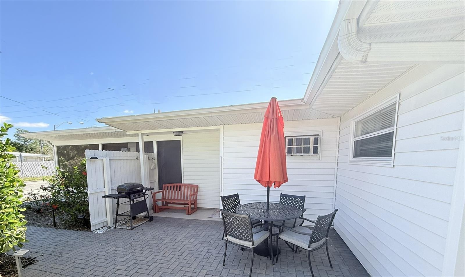 Image 41 of 75 For 828 Tuttle Avenue