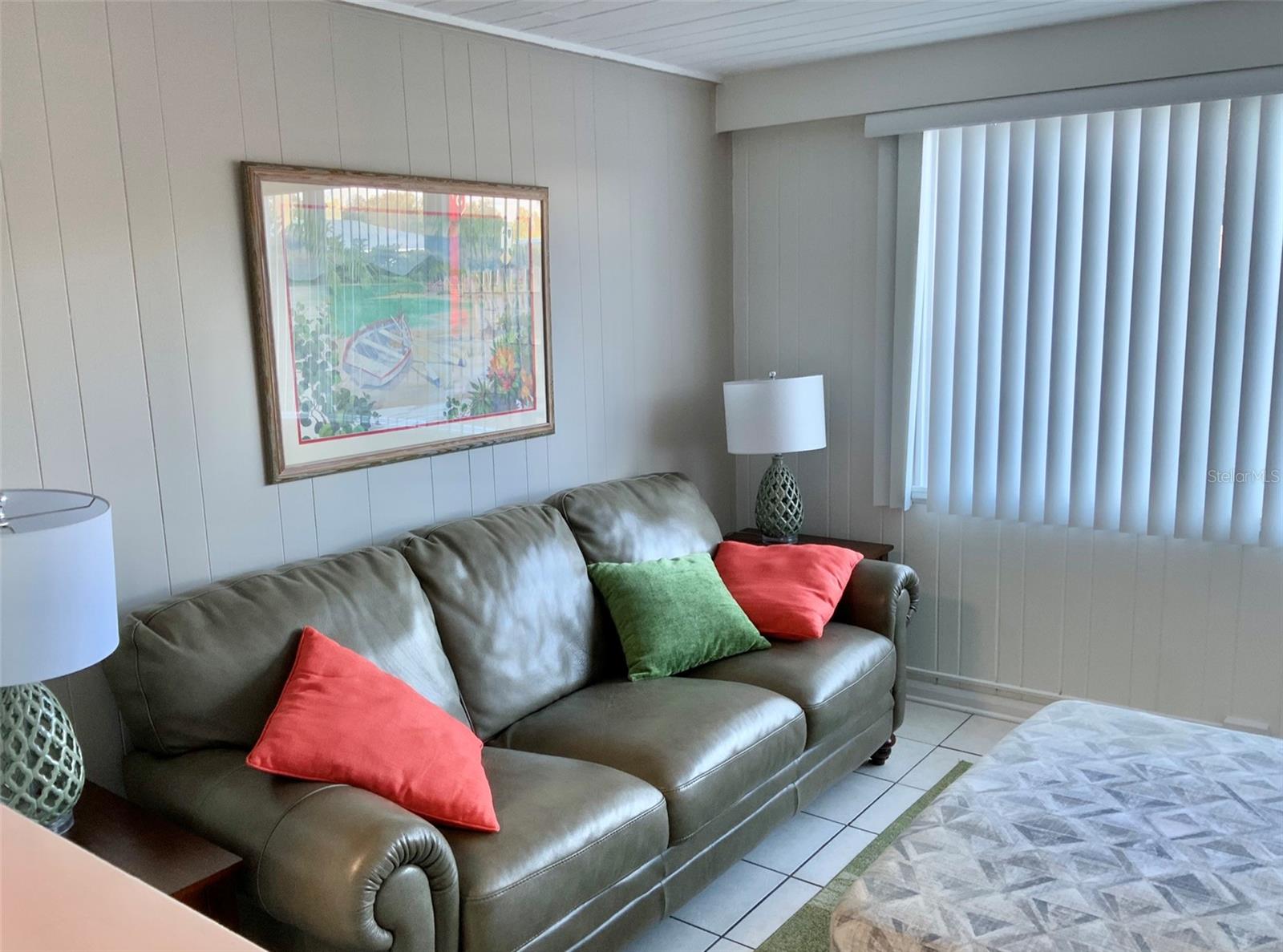 Image 5 of 75 For 828 Tuttle Avenue