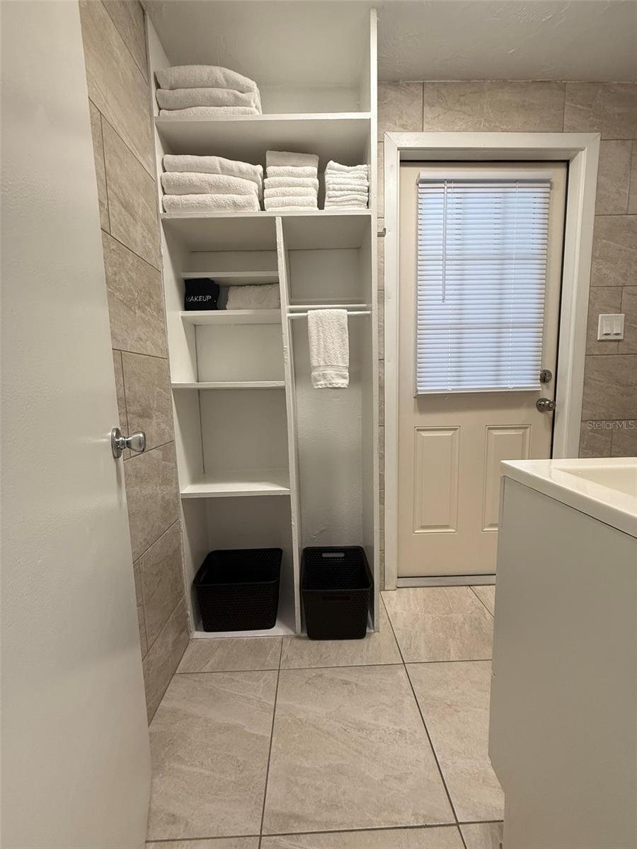 Image 60 of 75 For 828 Tuttle Avenue