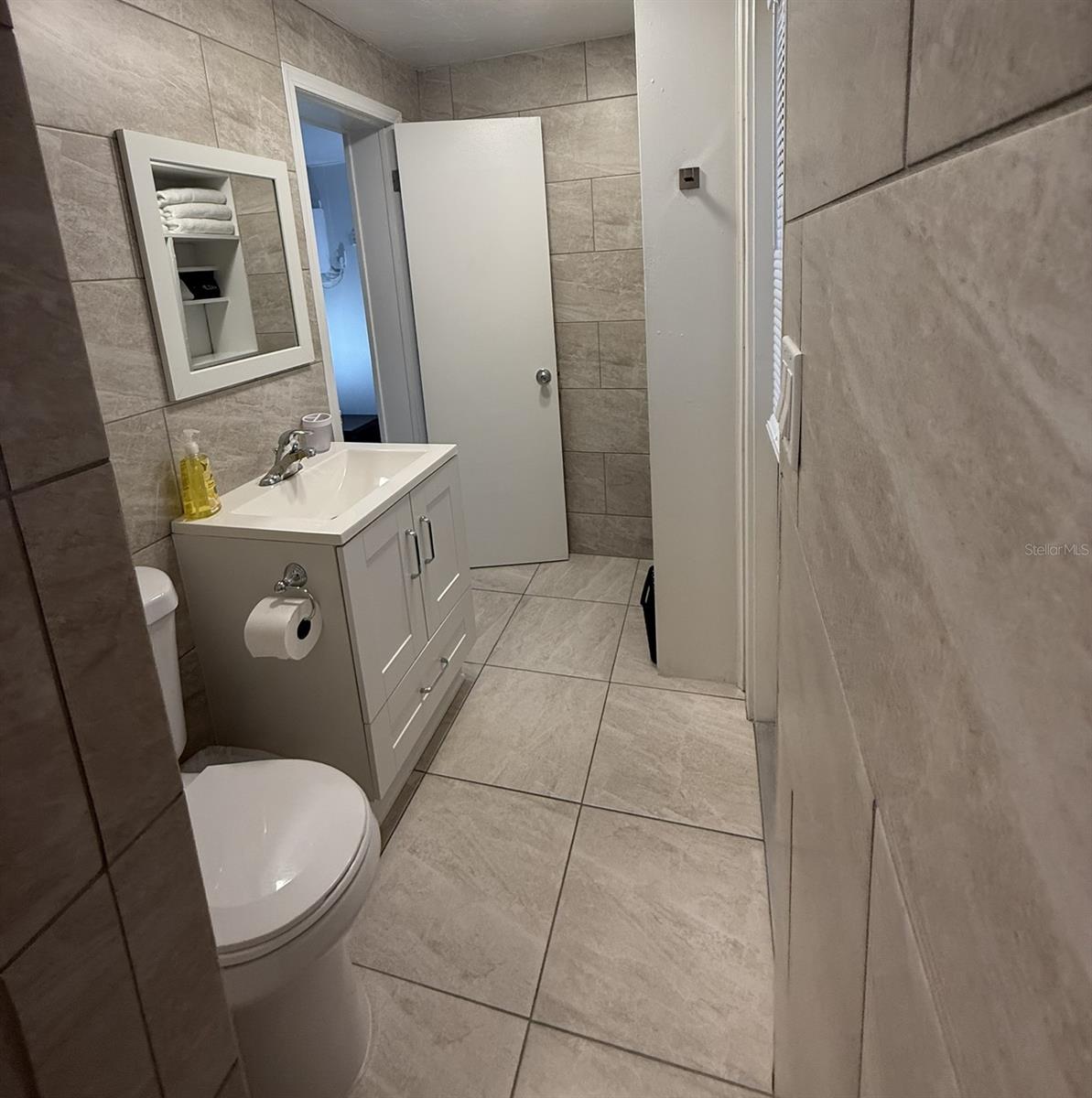 Image 65 of 75 For 828 Tuttle Avenue