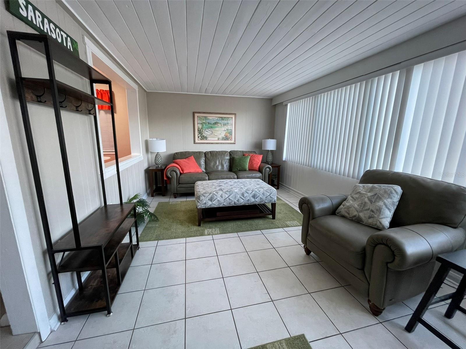 Image 7 of 75 For 828 Tuttle Avenue