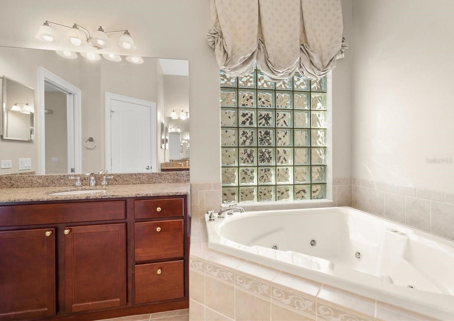 Image 25 of 47 For 312 11th Avenue E