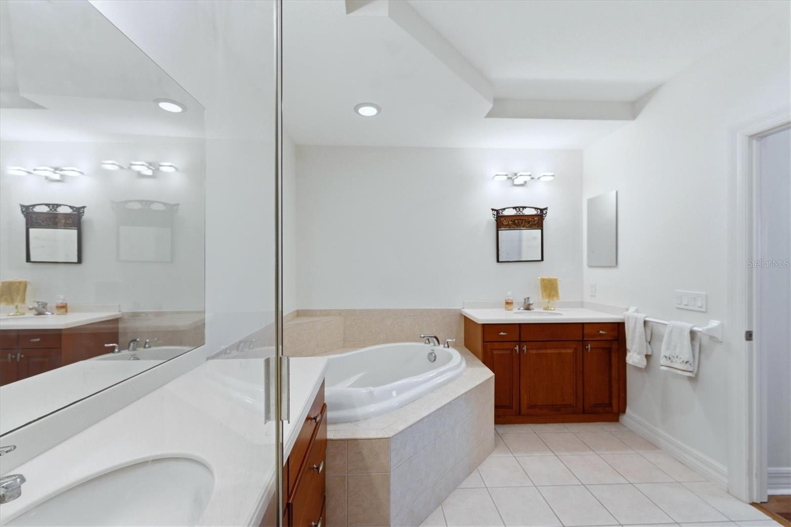 Image 29 of 61 For 5531 Cannes Circle 603