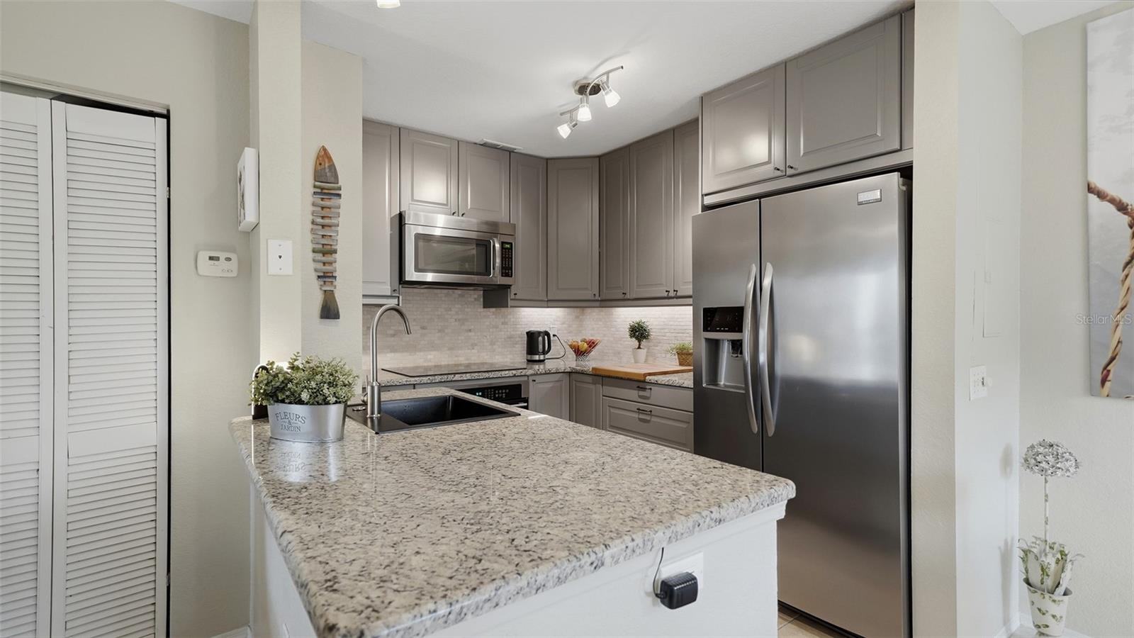 Image 8 of 43 For 850 Tamiami Trail 521