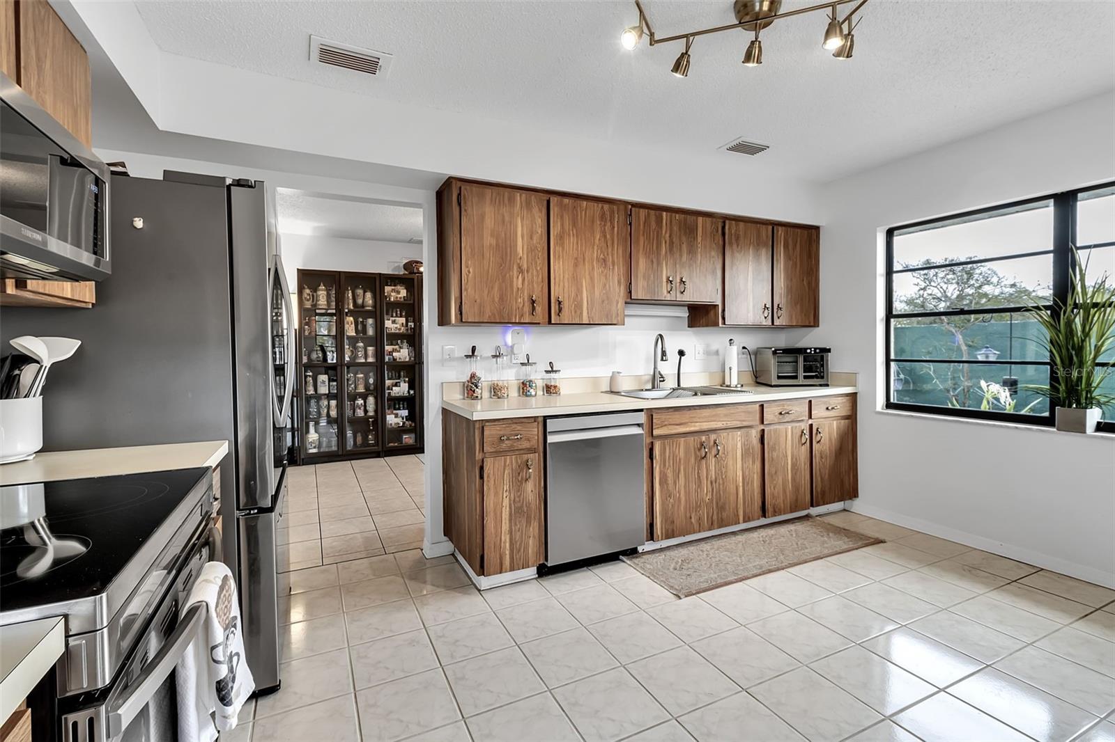 Image 19 of 48 For 1602 Dower Way