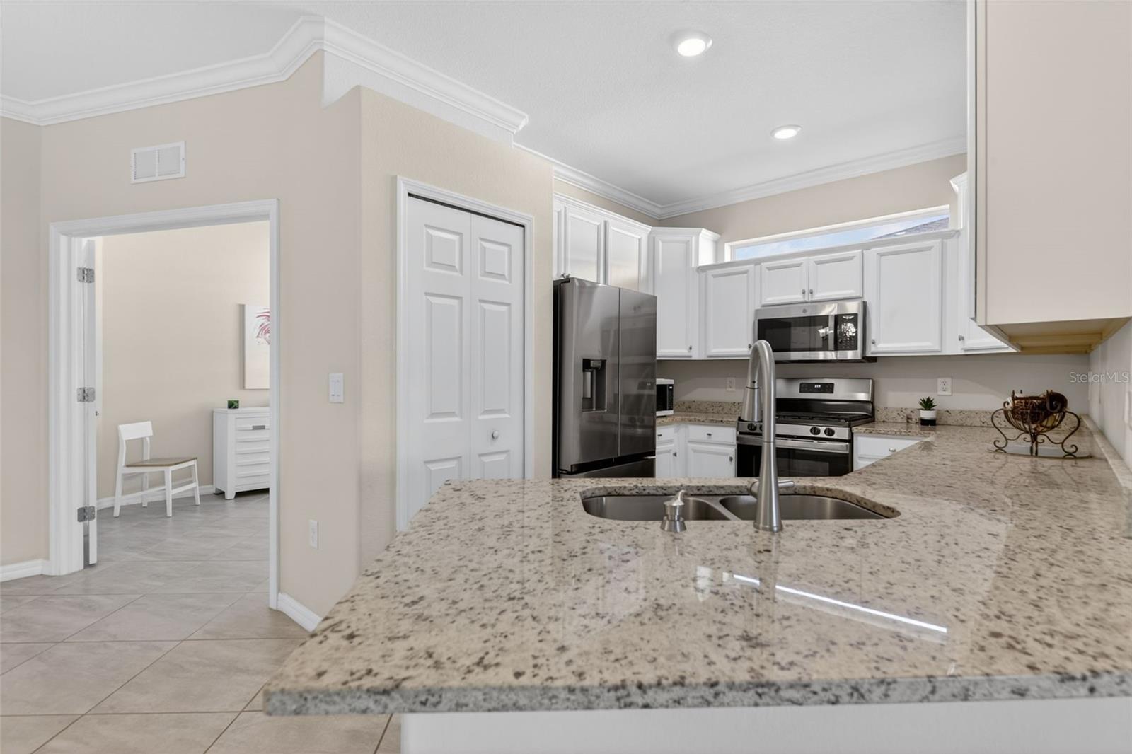 Image 11 of 34 For 17757 Woodland Court