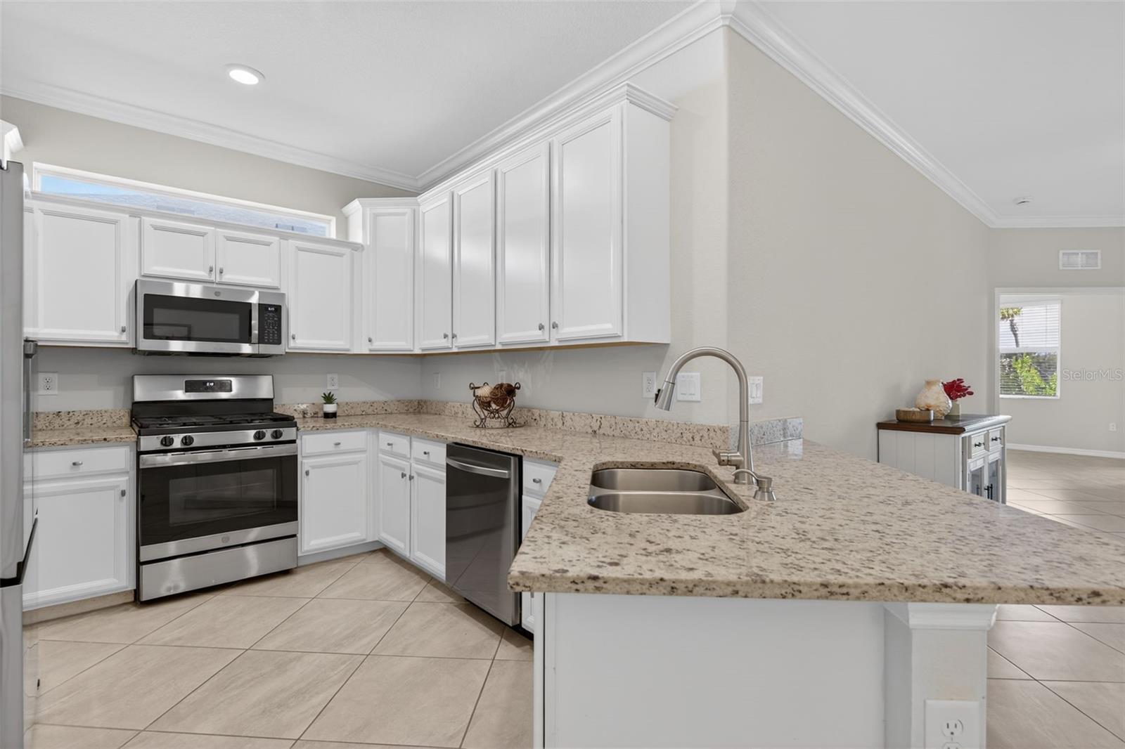 Image 12 of 34 For 17757 Woodland Court