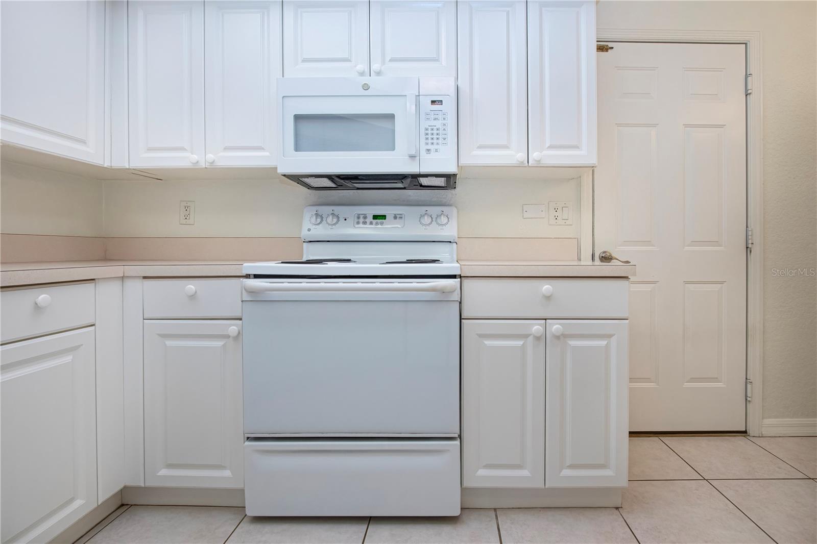 Image 22 of 50 For 7043 Strand Circle 102