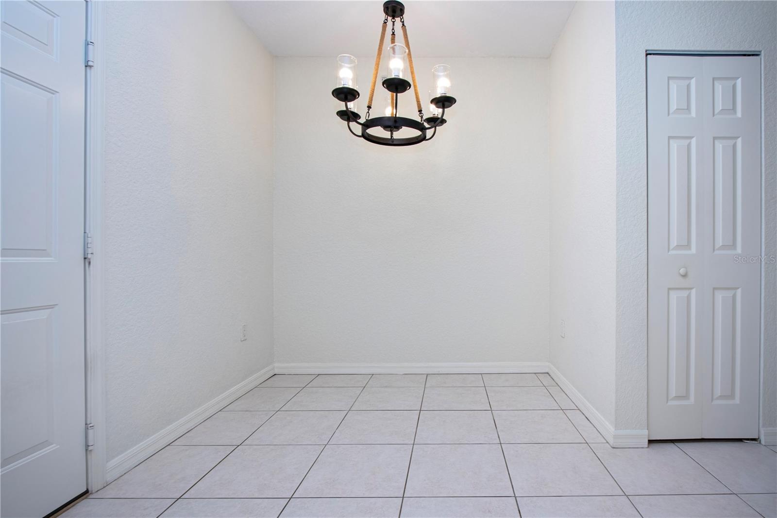 Image 24 of 50 For 7043 Strand Circle 102