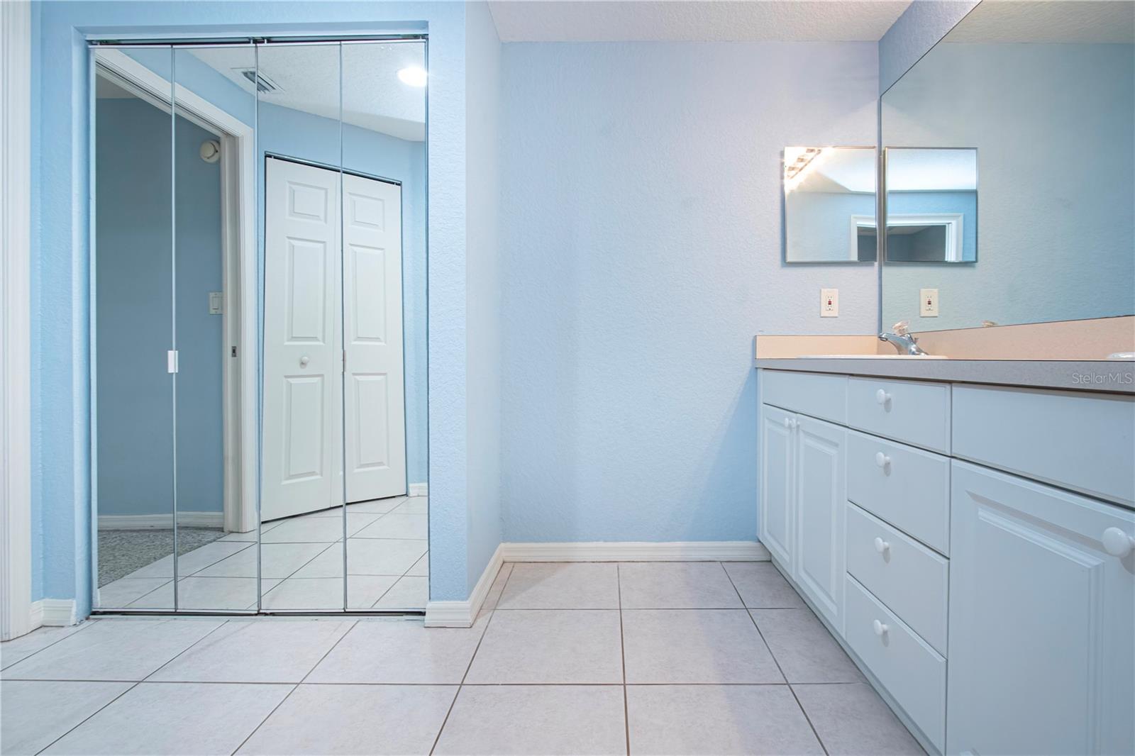 Image 31 of 50 For 7043 Strand Circle 102