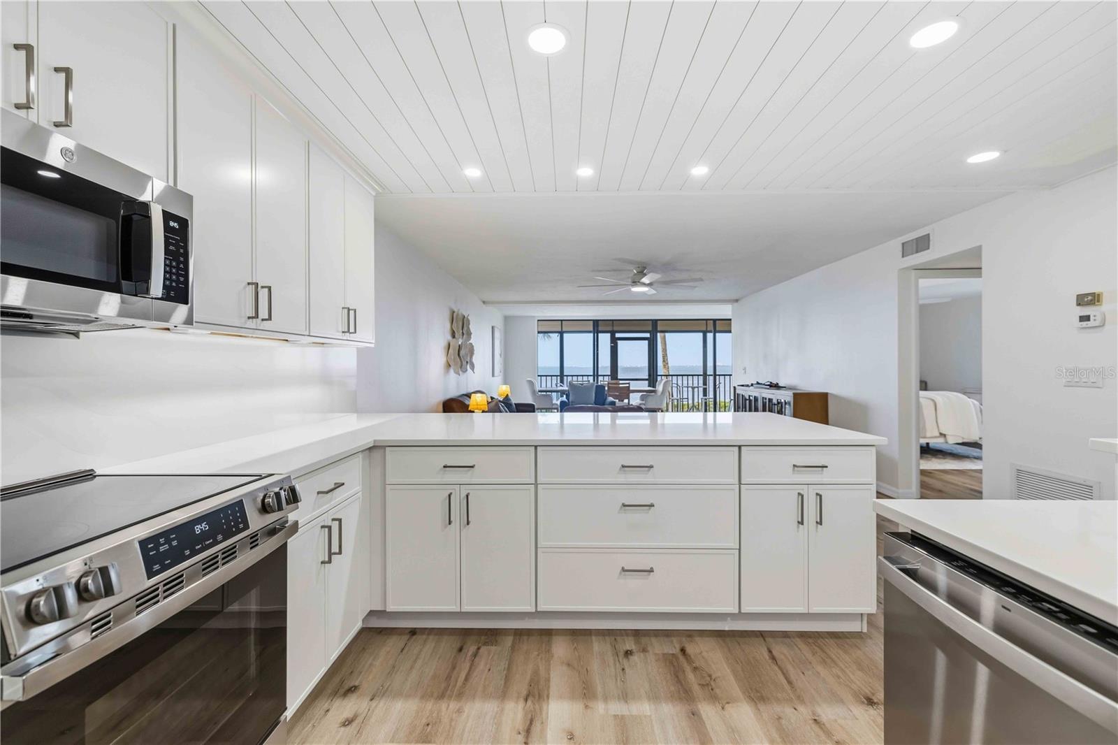 Listing photo id 14 for 3420 Wild Oak Bay Boulevard 119