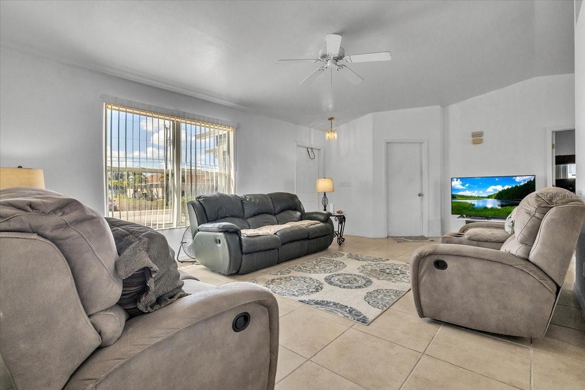 Image 5 of 36 For 123 9th Street