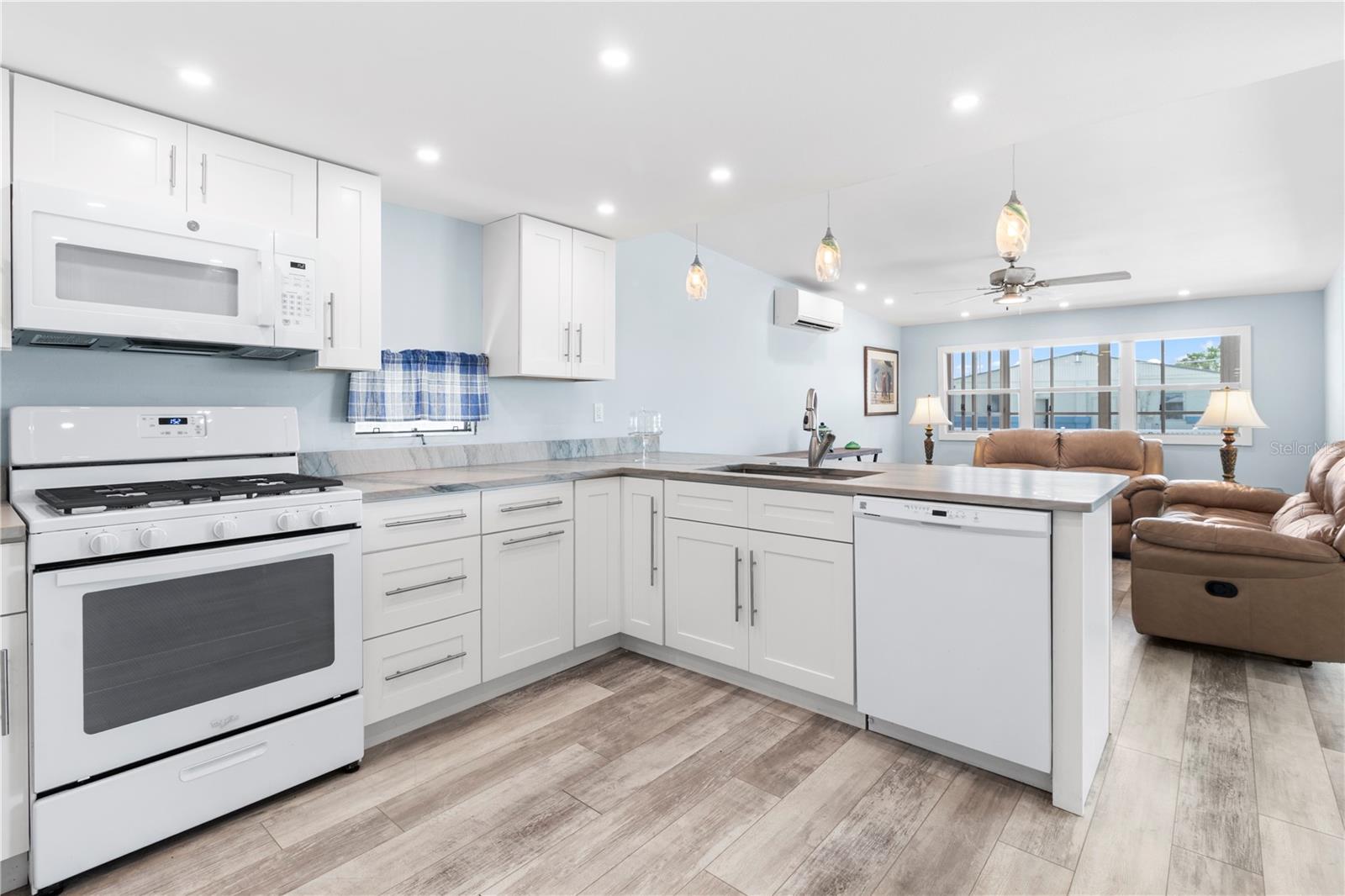 Image 17 of 35 For 2812 14th Street W