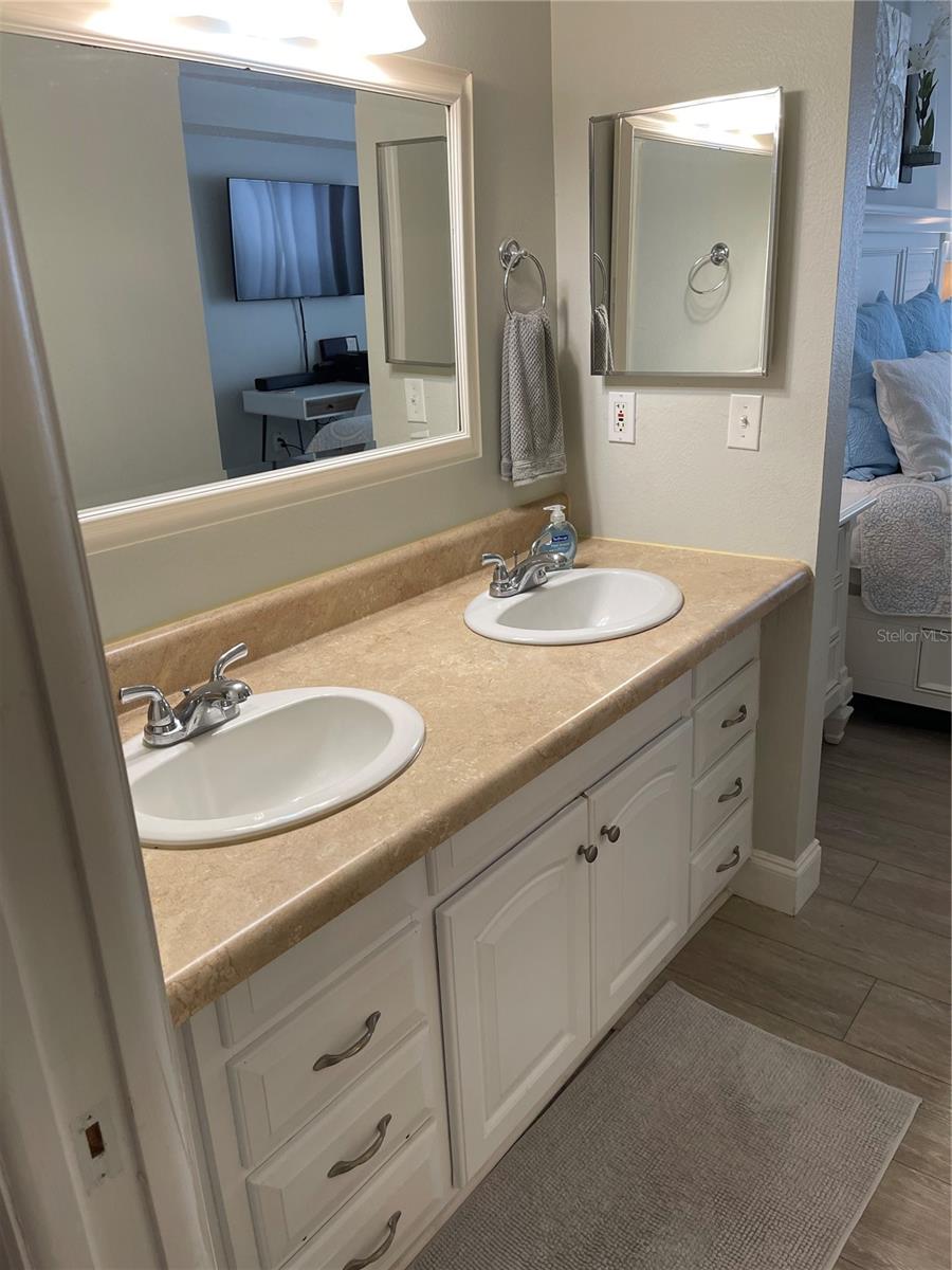 Image 20 of 29 For 7294 Cloister Drive 12