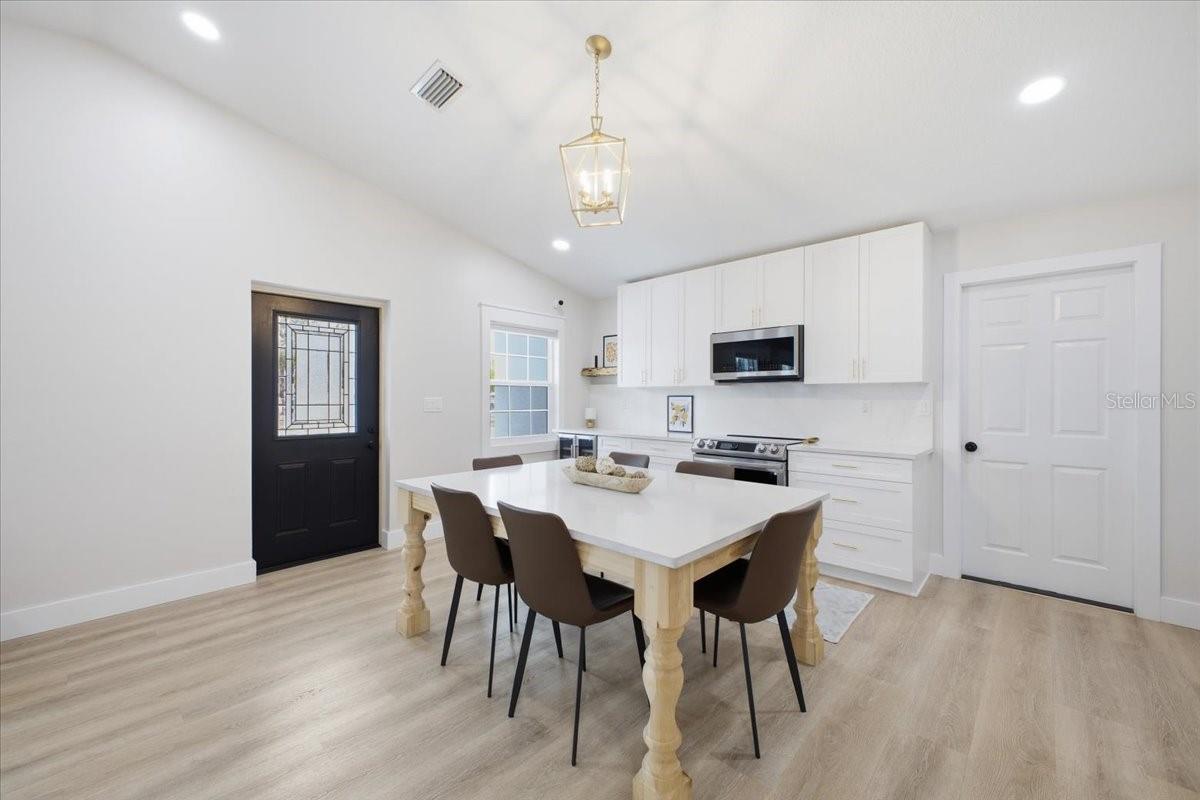 Image 10 of 29 For 2708 6th Avenue E