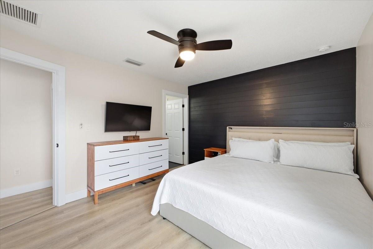 Image 14 of 29 For 2708 6th Avenue E