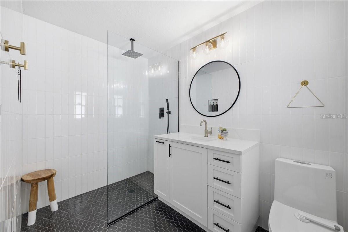 Image 16 of 29 For 2708 6th Avenue E