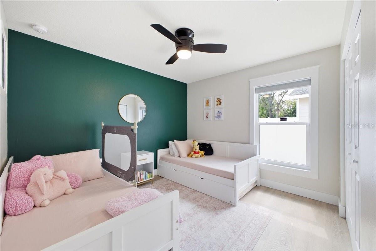 Image 17 of 29 For 2708 6th Avenue E