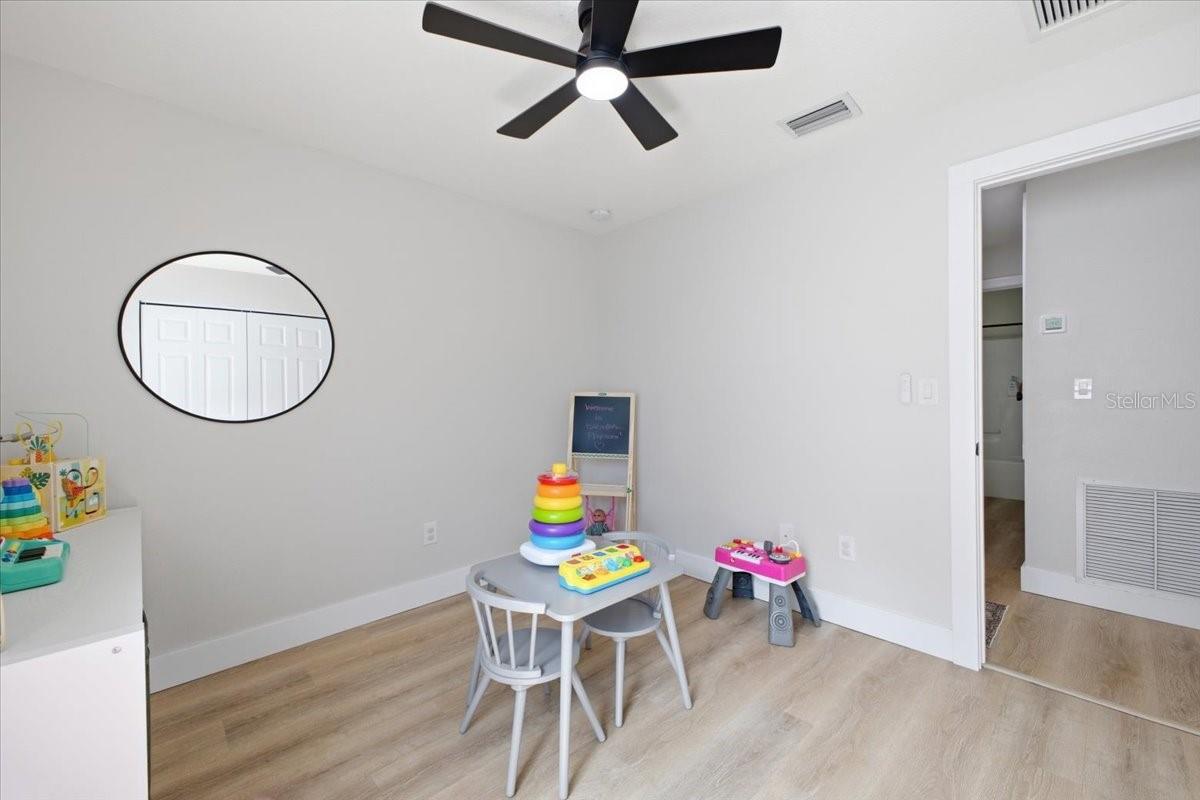 Image 21 of 29 For 2708 6th Avenue E