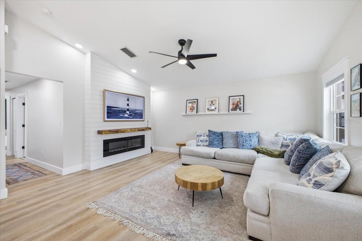 Image 5 of 29 For 2708 6th Avenue E