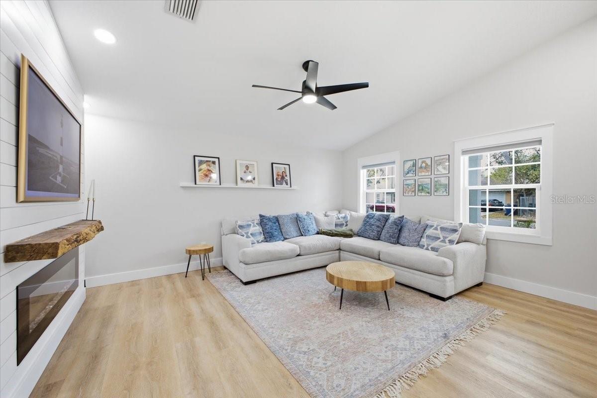 Image 6 of 29 For 2708 6th Avenue E