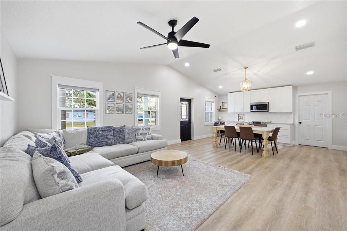 Image 7 of 29 For 2708 6th Avenue E