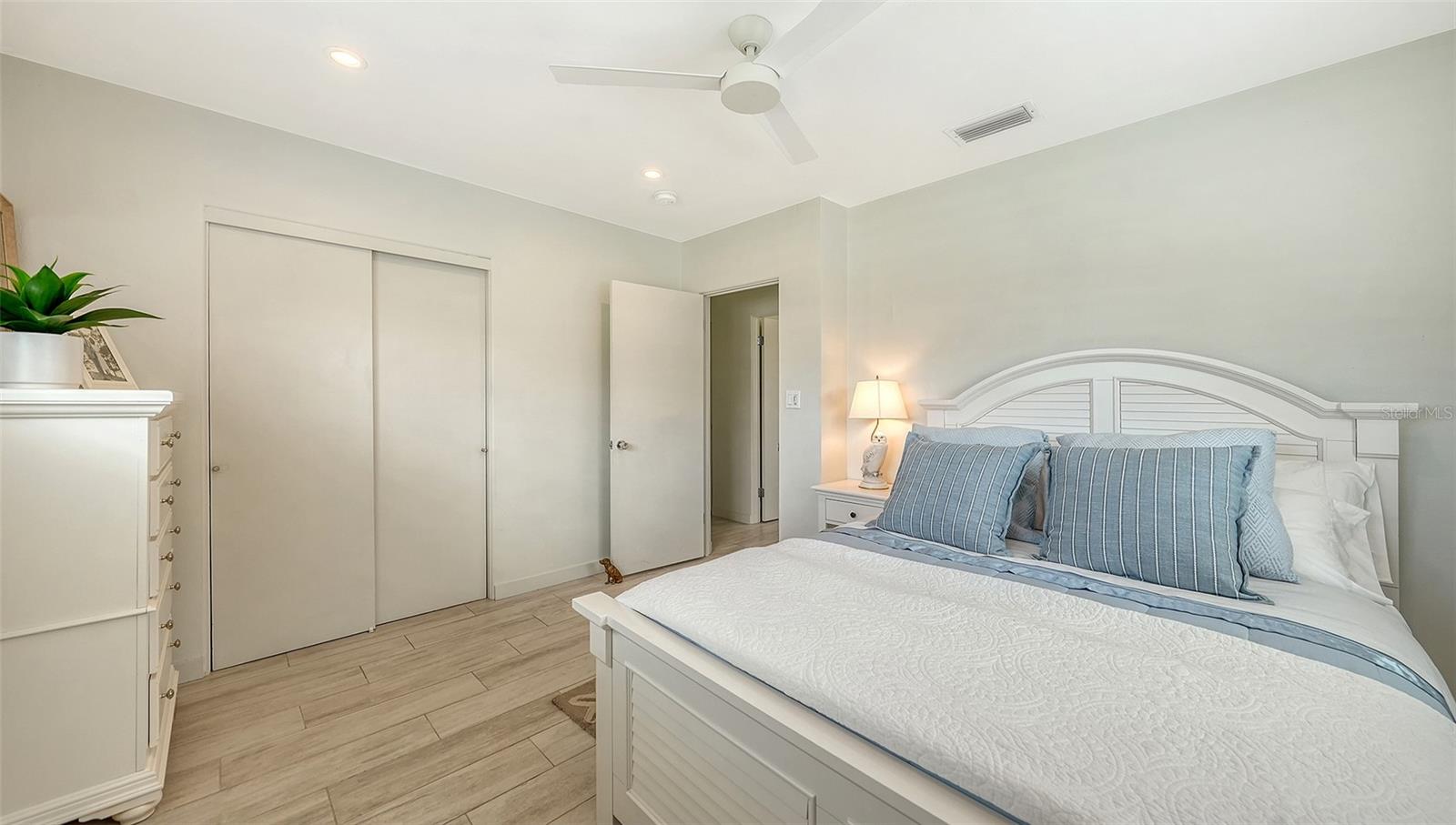 Image 19 of 28 For 2323 Grove Street