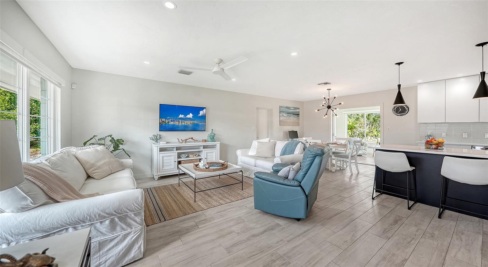 Image 3 of 28 For 2323 Grove Street