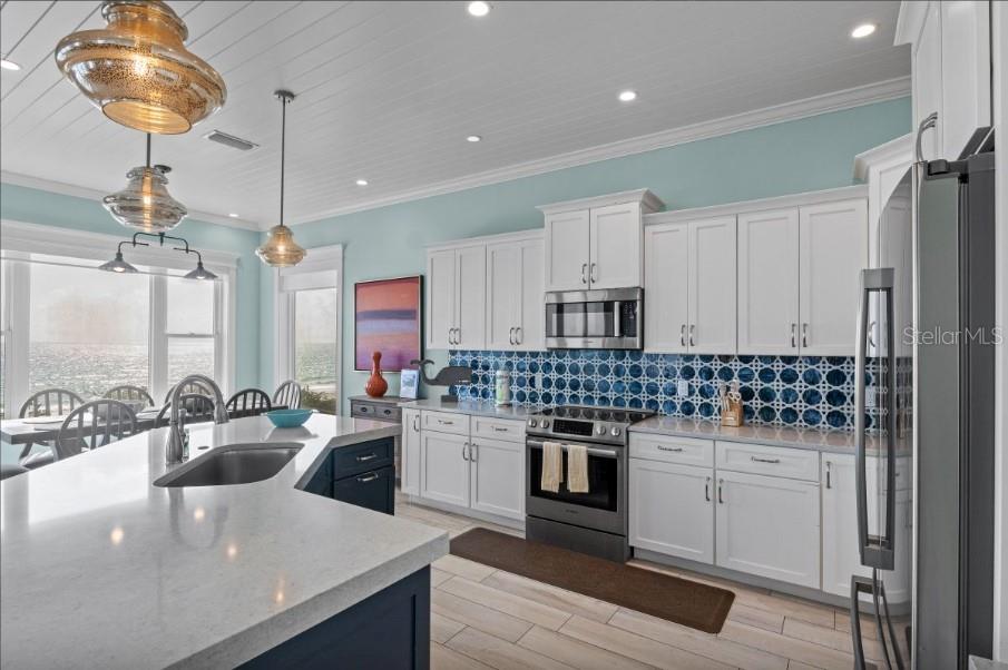 Image 11 of 51 For 903 Gulf Drive S