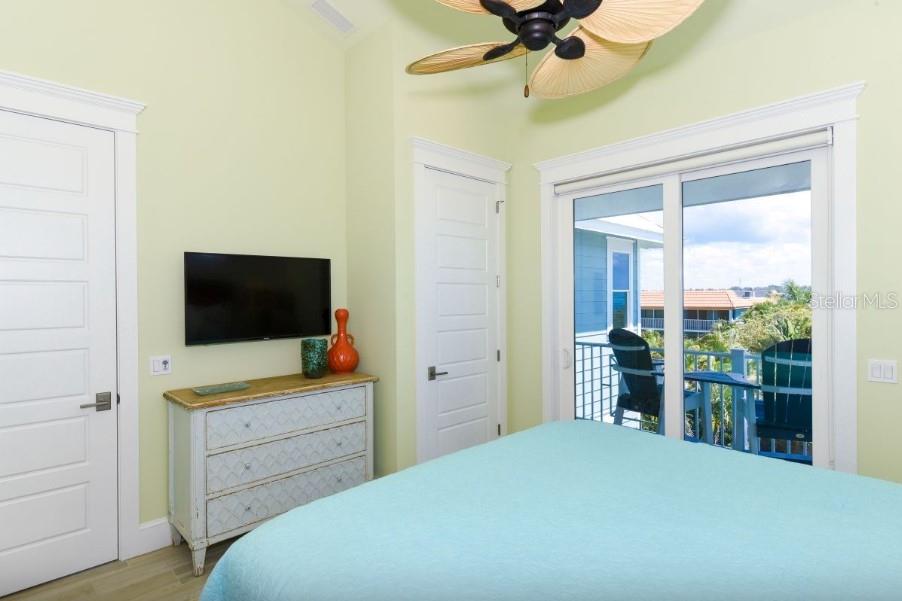 Image 25 of 51 For 903 Gulf Drive S