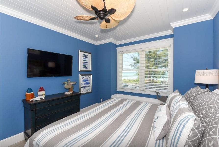 Image 32 of 51 For 903 Gulf Drive S