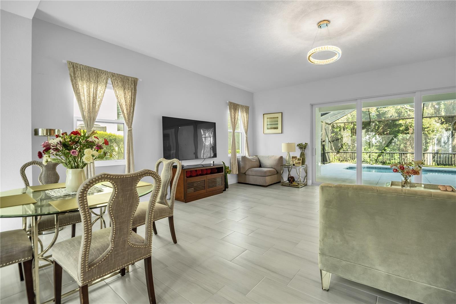 Image 10 of 53 For 5215 Title Row Drive