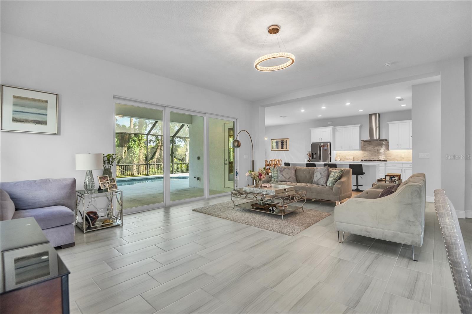 Image 11 of 53 For 5215 Title Row Drive